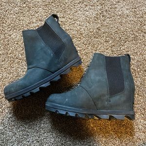Black Sorel wedges